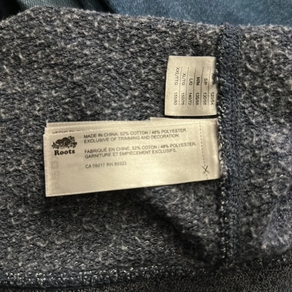 Roots Kids zip up navy blue sweatshirt jd - Picture 7 of 7